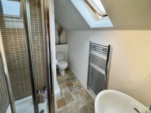 En suite to bed 1- click for photo gallery